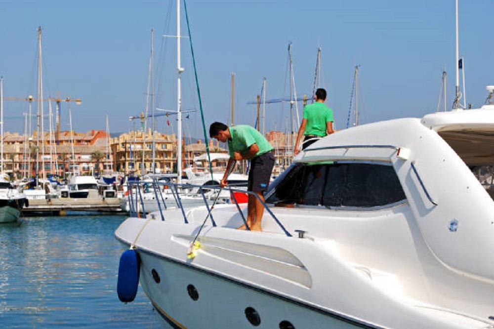 Limpieza de embarcaciones en Palma de Mallorca