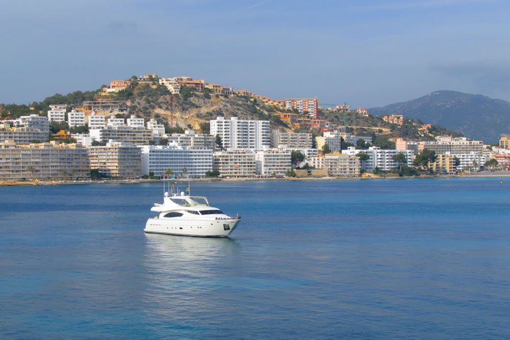 La limpieza de barcos en Palma de Mallorca como inversión estratégica